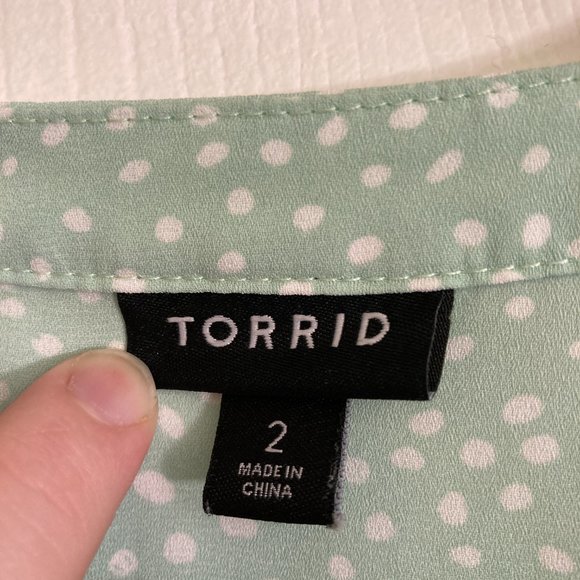 Torrid Blouse Shirt Top Plus Size Size 2 Green White Polka Dot Preppy - Picture 2 of 3